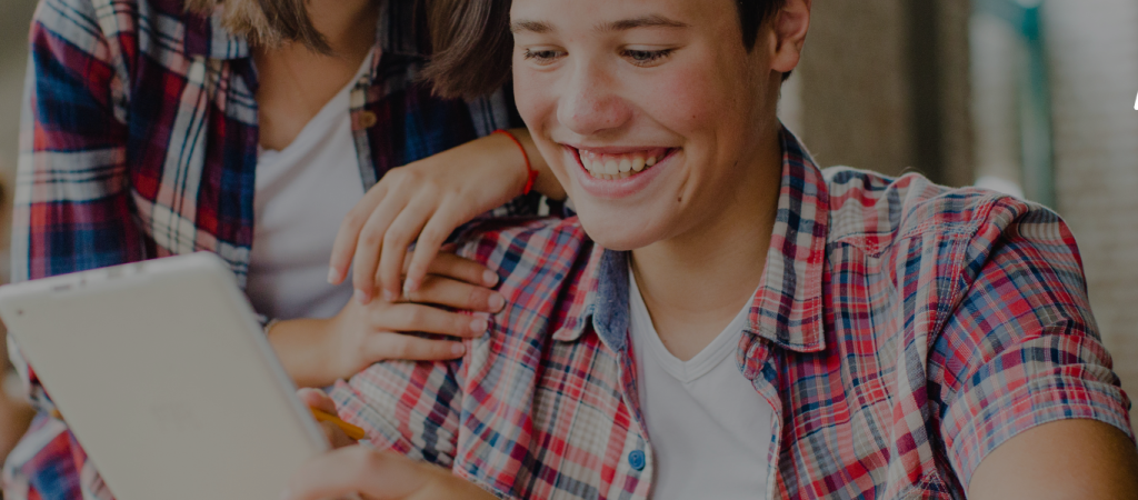 A educação é um processo social, é desenvolvimento. Não é a preparação para a vida, é a própria vida. (Post para Instagram (quadrado)) (Capa para Facebook) (1920 × 600 px) (21)